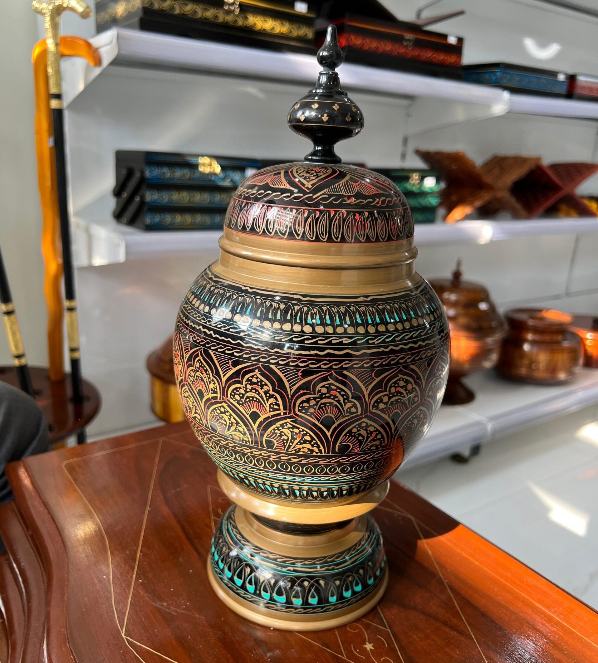 Naqshi Vase – with lid